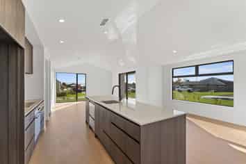 21 Greenway Crescent, Richmond