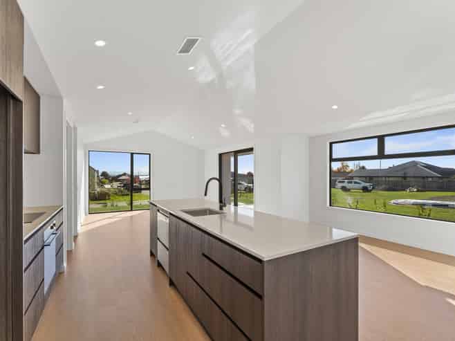 21 Greenway Crescent, Richmond