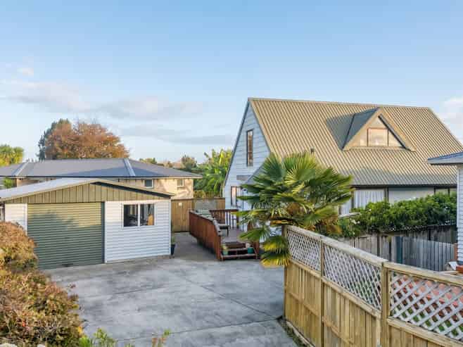 15B Anderson Road, Deanwell