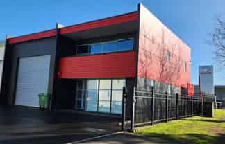 Tauriko industrial unit with great offices