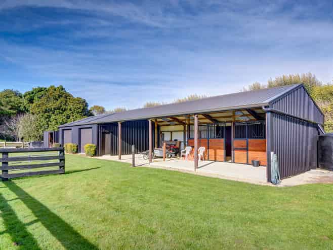 19 Western Line, Westmere