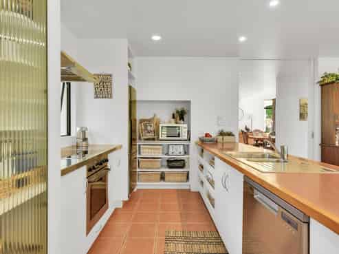19 Western Line, Westmere