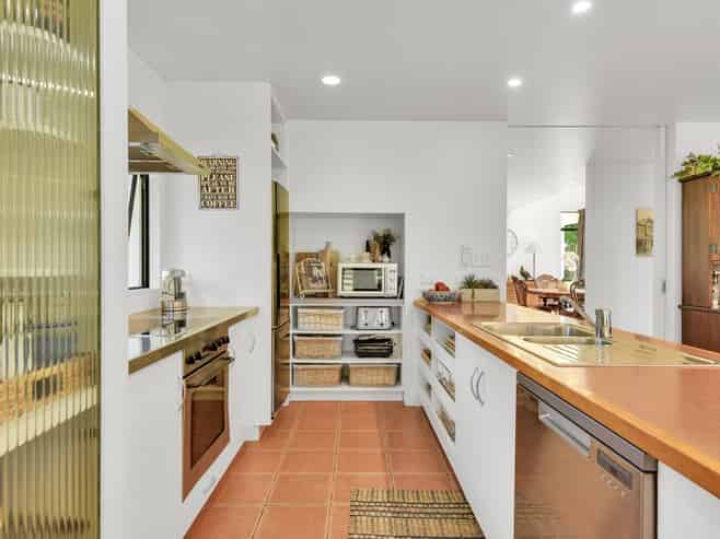 19 Western Line, Westmere