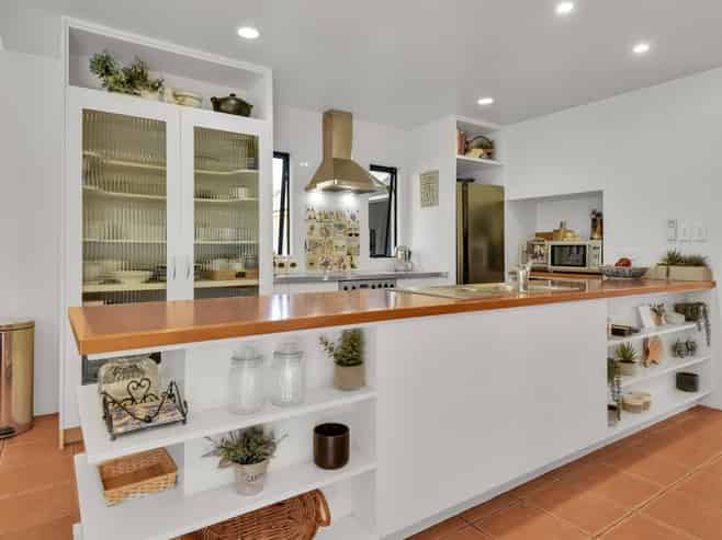 19 Western Line, Westmere