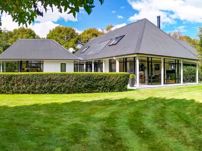 19 Western Line, Westmere