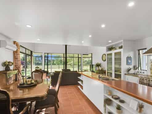 19 Western Line, Westmere