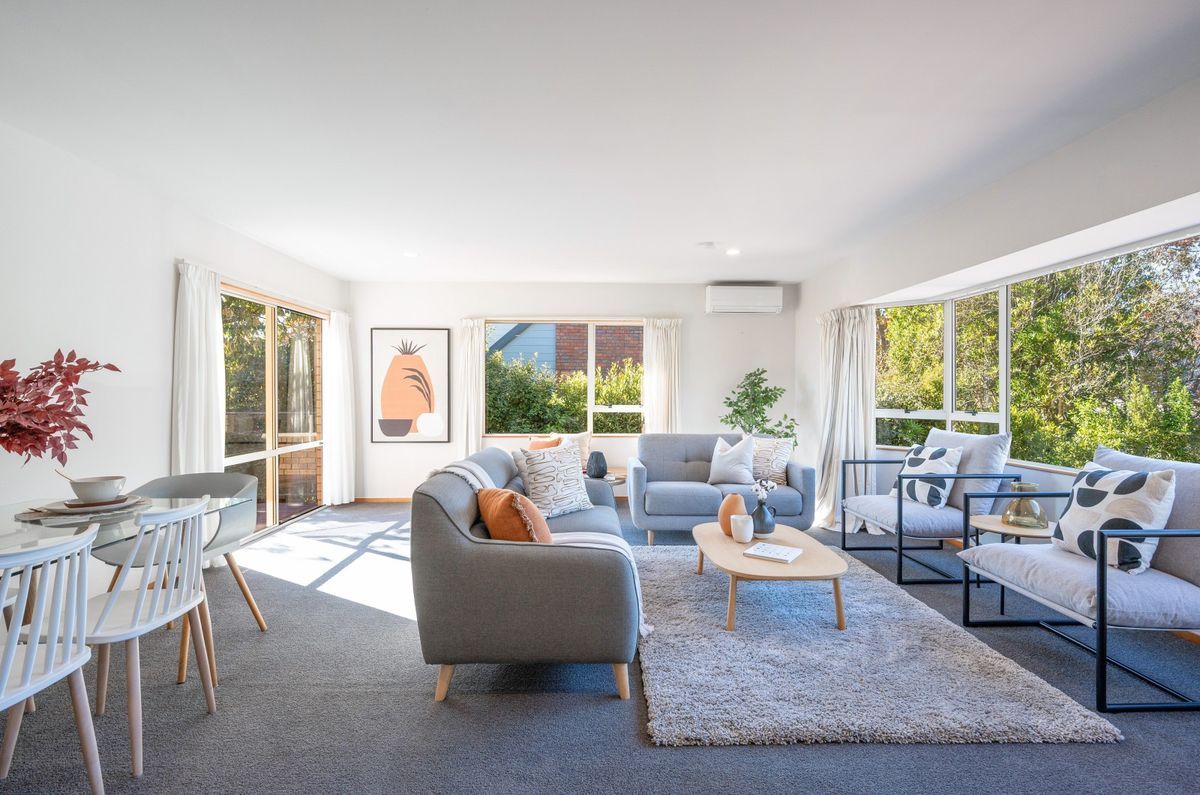 Sunny with Views, Superb Location, And Brick! - Ansicht 6