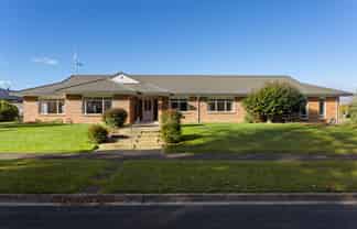 12 Mirbeck Avenue, Cambridge