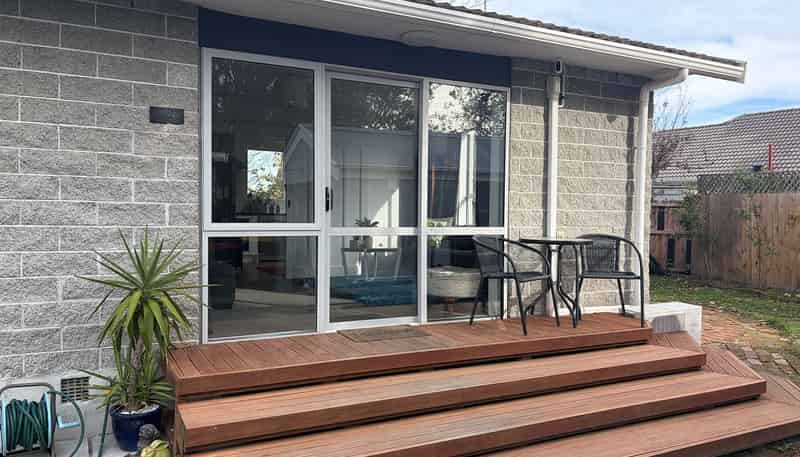 2/11 Farnborough Street, Aranui