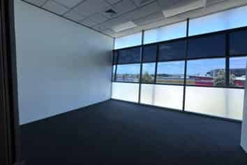 Modern Ormiston Workspace | 300 m2