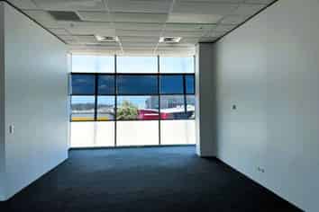 Modern Ormiston Workspace | 300 m2