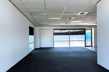 Modern Ormiston Workspace | 300 m2