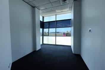 Modern Ormiston Workspace | 300 m2
