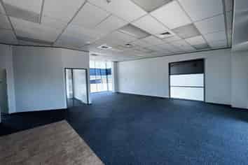 Modern Ormiston Workspace | 300 m2