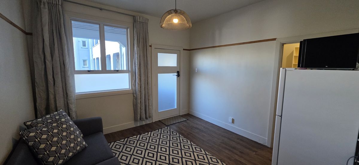 Semi Furnished 1 Bedroom Apartment – Secure Parking Included - Ansicht 6