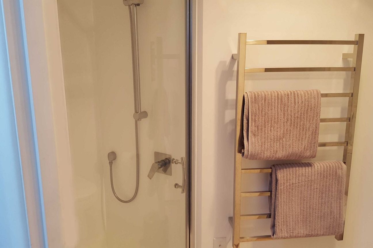 *****Quiet, Sunny Ponsonby UNIT***** - Meer