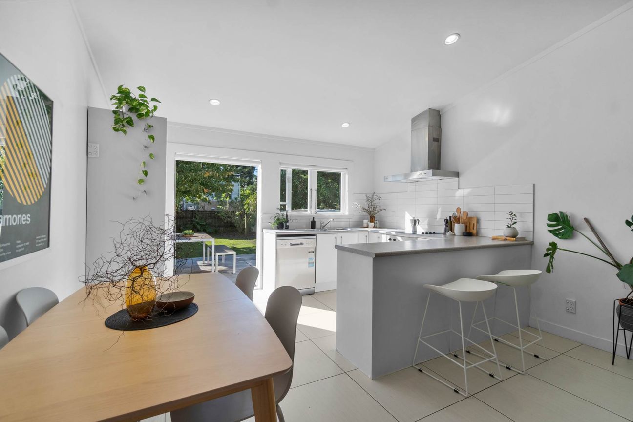 Home & Income in MAGS Zone -Price Reduced $355,000 - Ansicht 5