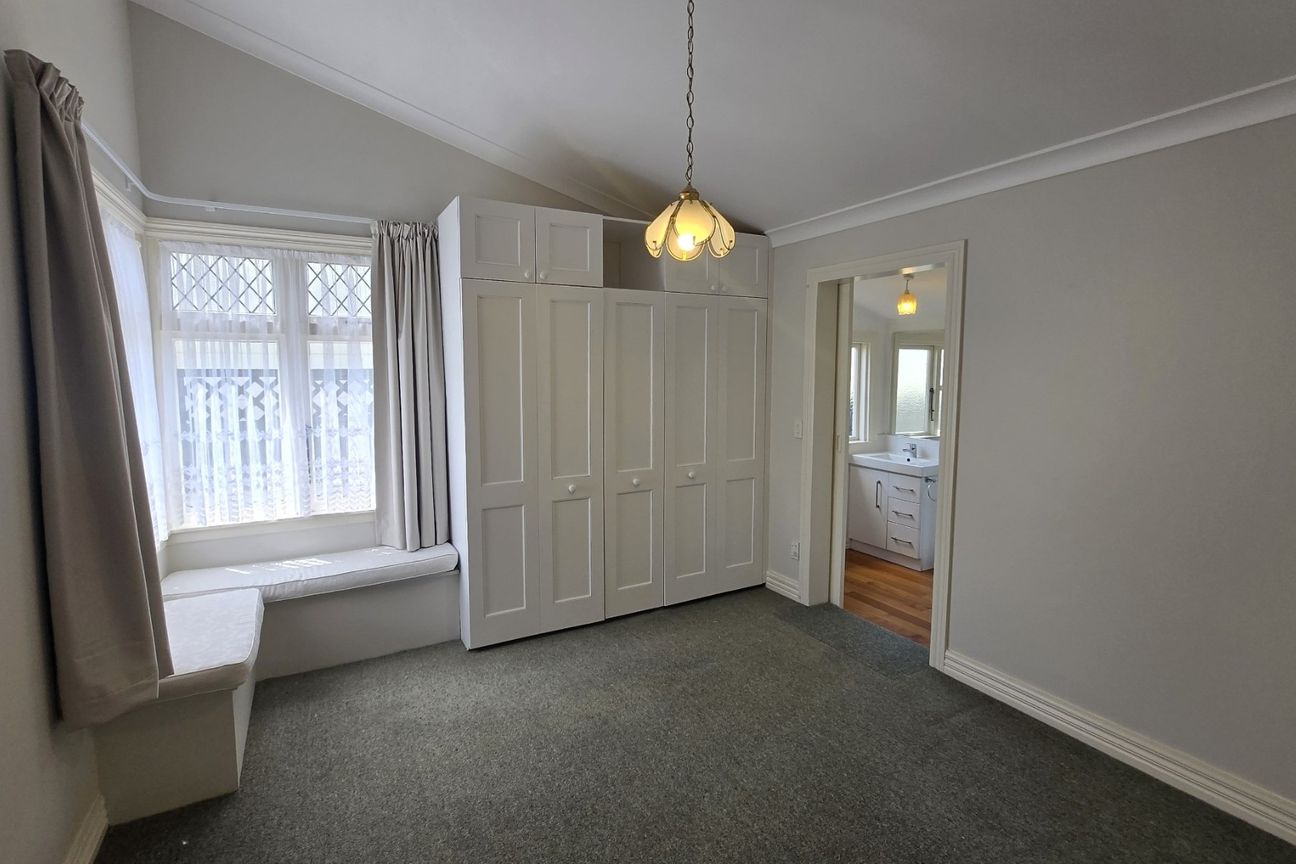 Short-Term Coastal Living in the Heart of Petone – 6–7 Month Tenancy Available - Więcej