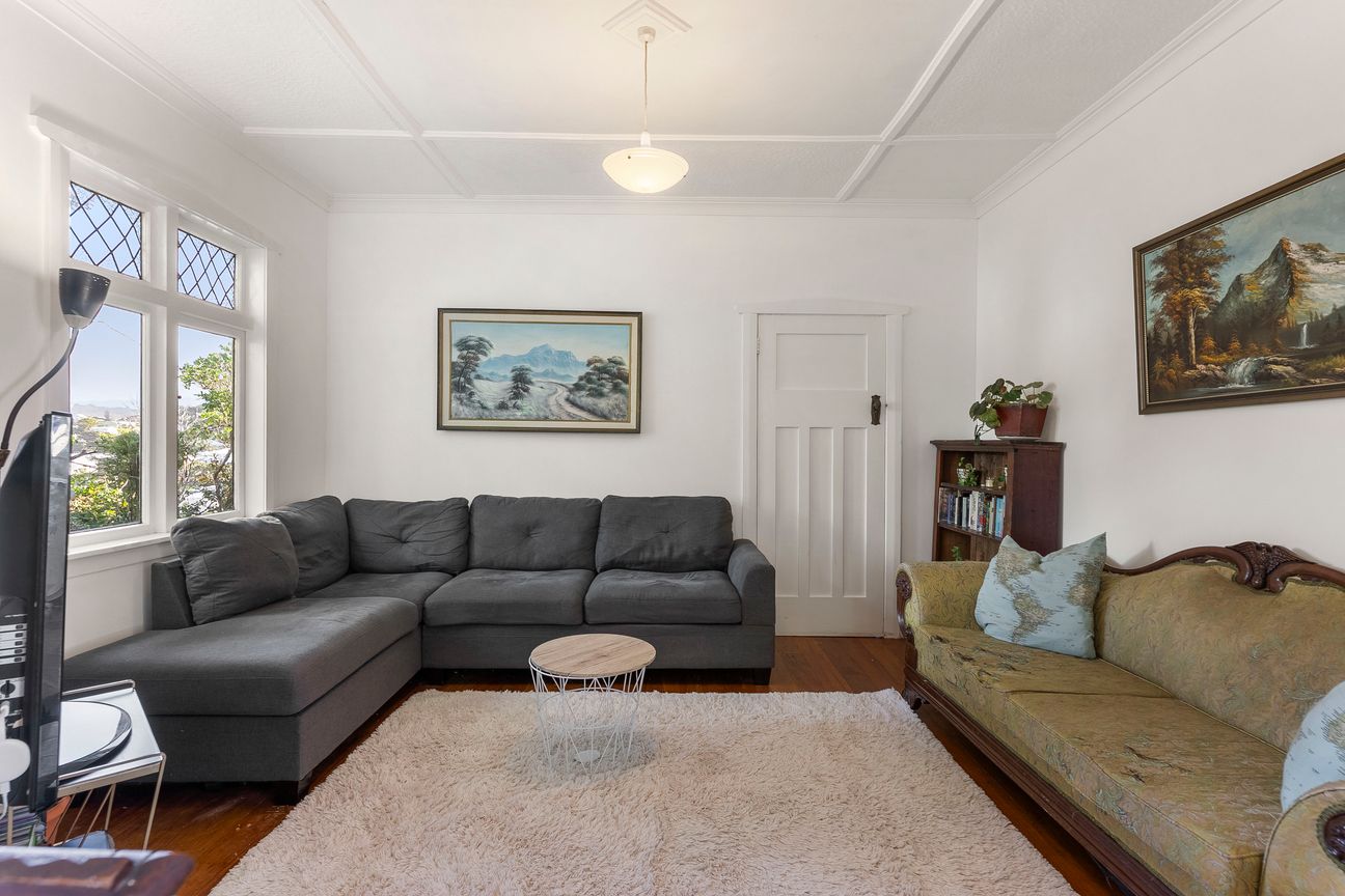 Well Located Bungalow with Personality - Widok 2