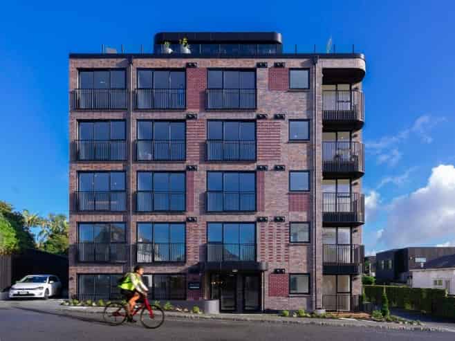 208/2 Finch Street, Morningside