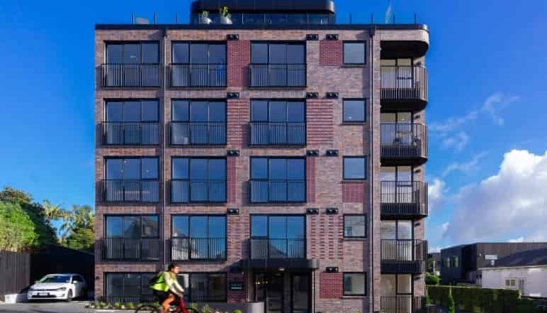 208/2 Finch Street, Morningside