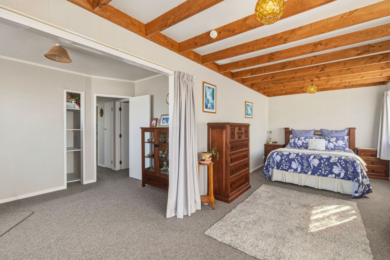 Coastal opportunity – priced to sell! - Więcej