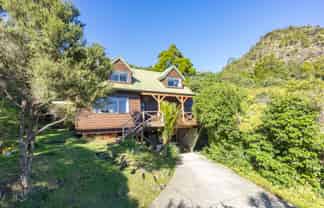 165 Lone Kauri Road, Karekare