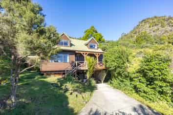 165 Lone Kauri Road, Karekare