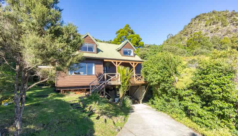 165 Lone Kauri Road, Karekare