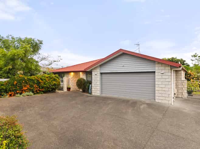 12 Charteris Rise, Riverdale