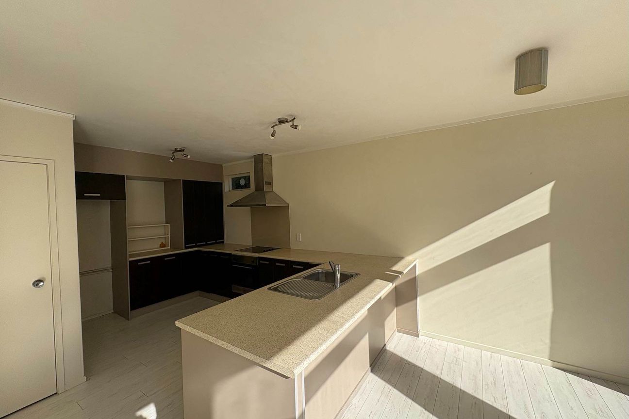 Spacious Family Home! Plenty of Storage! - Vista 4