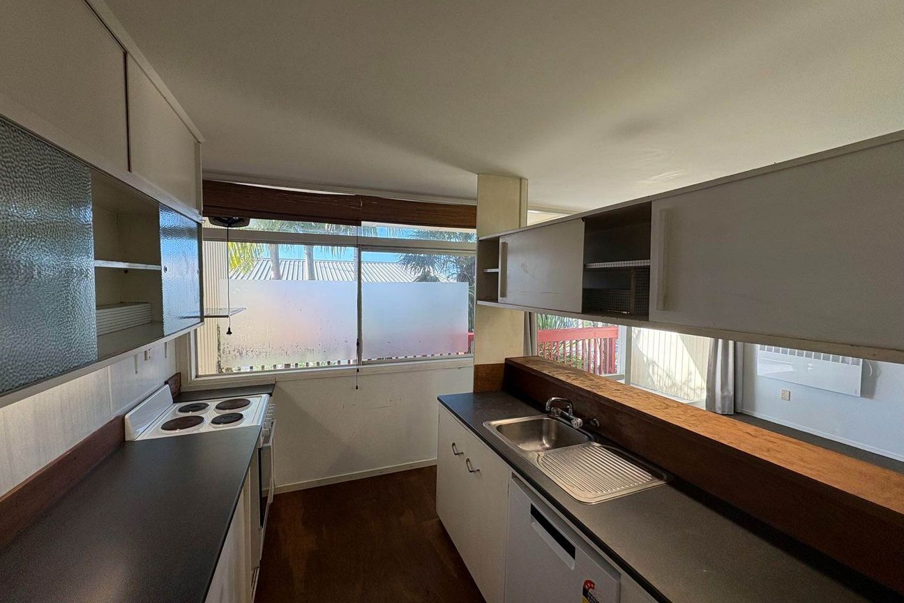 Spacious Family Home! Plenty of Storage! - Altro