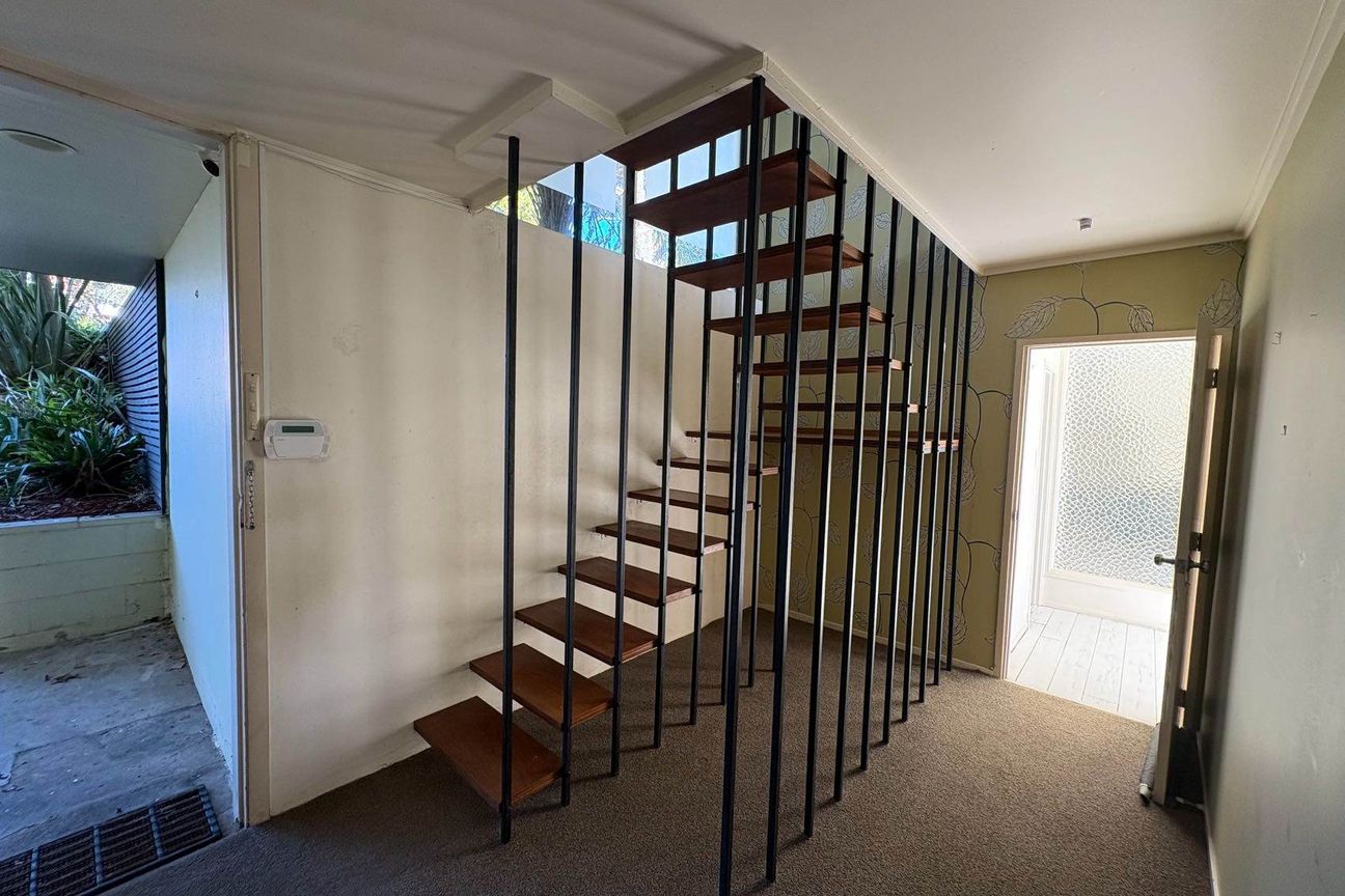 Spacious Family Home! Plenty of Storage! - Vista 2
