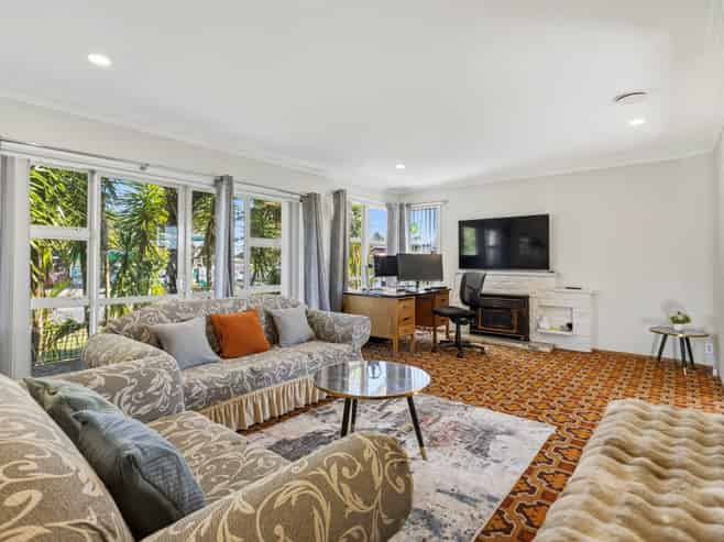 330 Great South Road, Opaheke