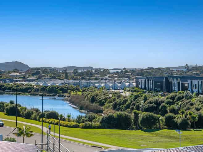24 Tawhana Crescent, Red Beach