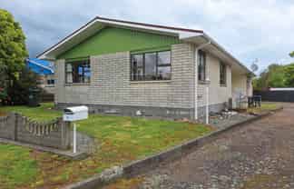 11 Chartwell Drive , Eltham