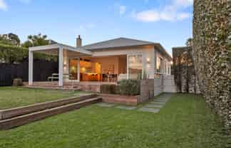 22 Huntingtree Avenue, Sandringham