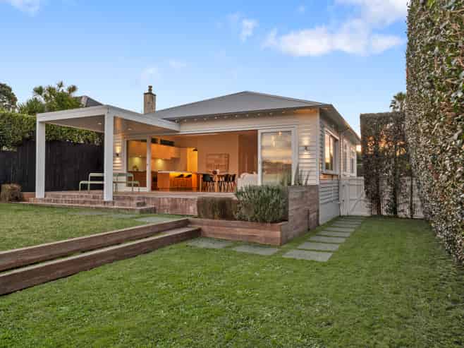 22 Huntingtree Avenue, Sandringham