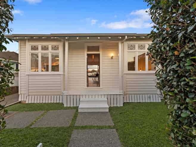 22 Huntingtree Avenue, Sandringham