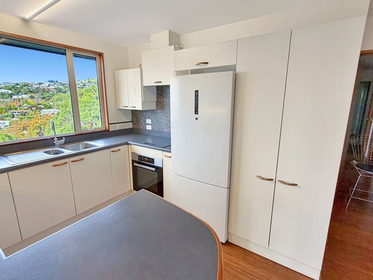 MT PLEASANT - THREE BEDROOM FAMILY HOME WITH A DOUBLE GARAGE - Ansicht 3