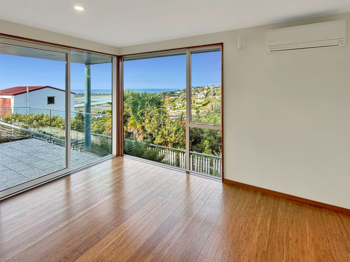 MT PLEASANT - THREE BEDROOM FAMILY HOME WITH A DOUBLE GARAGE - Ansicht 6