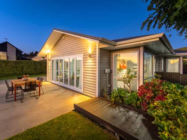 2 Bluewater Place, Paraparaumu