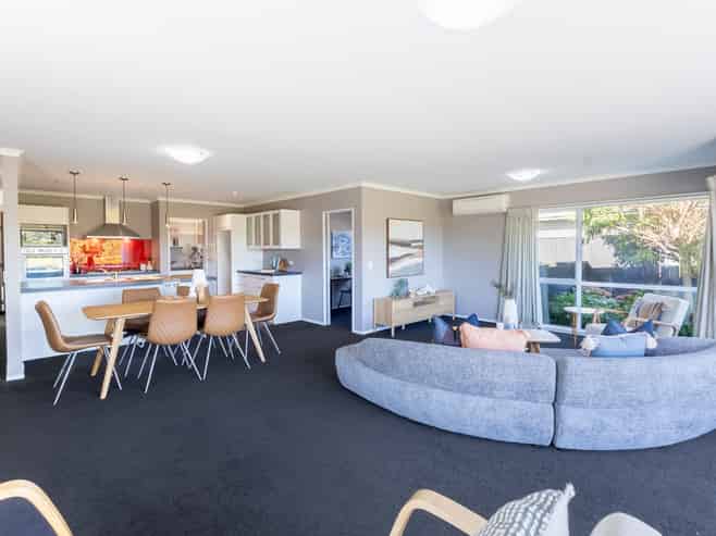 2 Bluewater Place, Paraparaumu