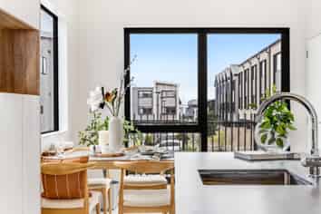 1 The Glade, Mount Wellington