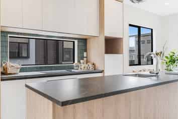 1 The Glade, Mount Wellington