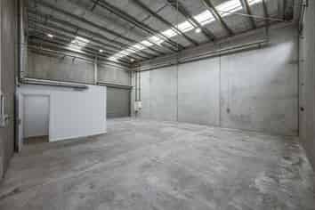 Airport Fringe Industrial Unit | 147 m2