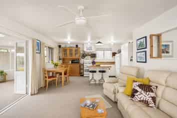 4 Brian Crescent, Stanmore Bay