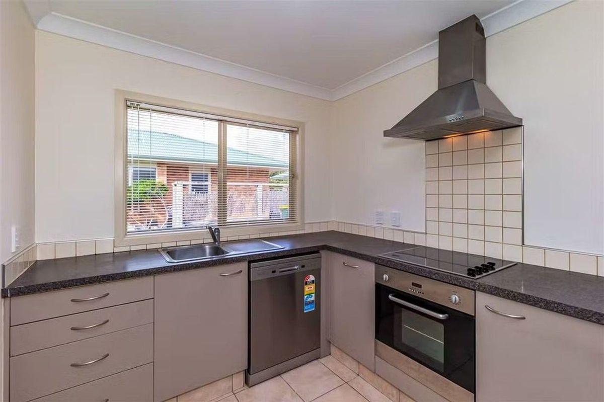 Low Maintenance Brick and Tile Home - Ansicht 2