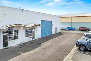 MODERN UNIT AVAILABLE - MAKE AN OFFER!
