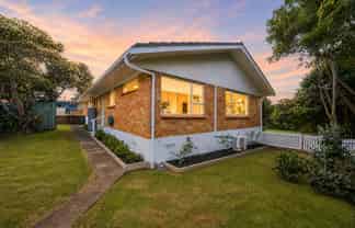 2/14 Rowan Terrace, Te Atatu South